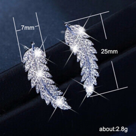 NEW 18k gold plated Diamond 💎 Earrings - Picture 3 of 3